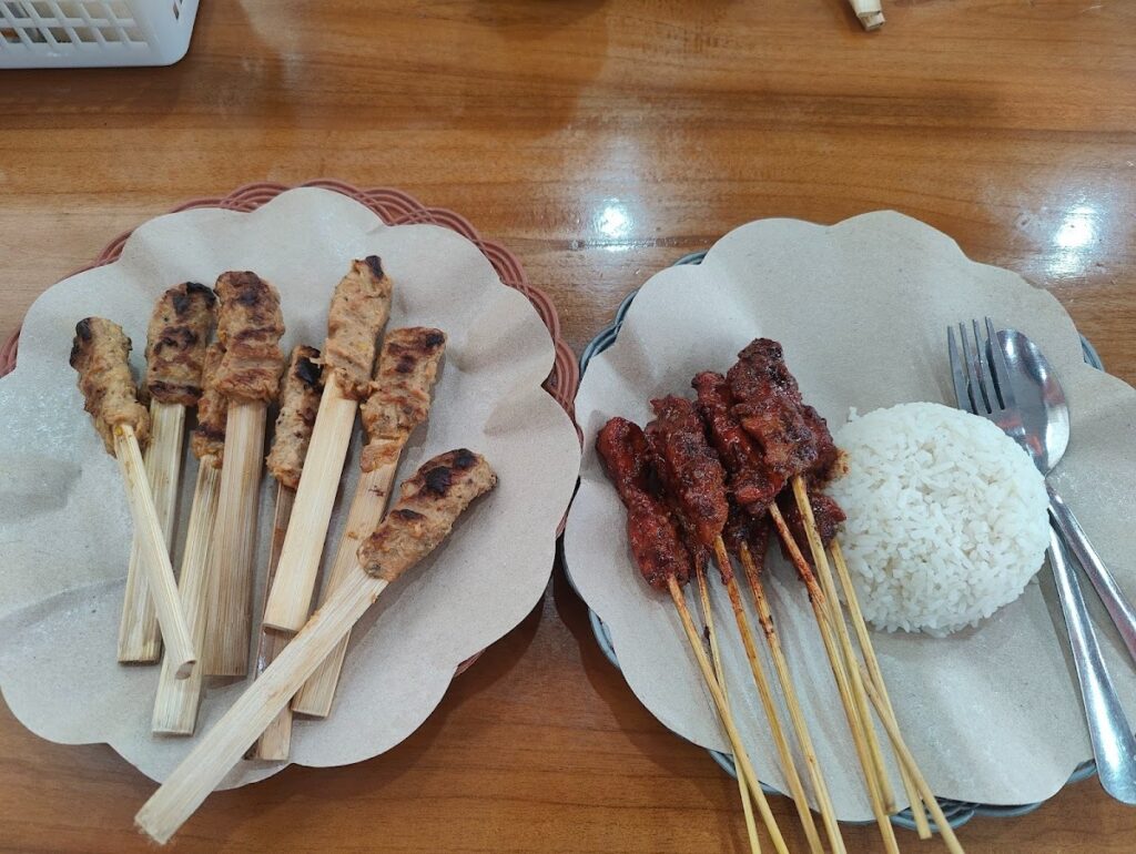 sate babi bawah pohon kuta