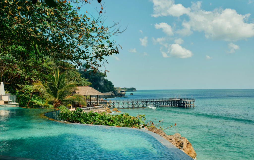 aktivitas-liburan-anak-seru-di-jimbaran-renang-di-ayana-resort