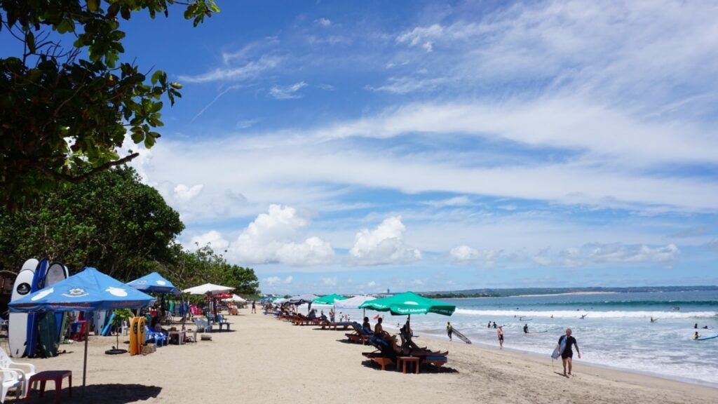 pantai kuta di bali