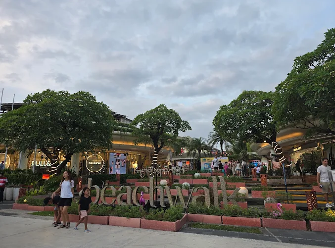 Beachwalk Shopping Center untuk Window Shopping