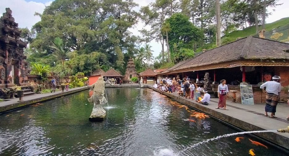 Pura Tirta Empul di Tampaksiring