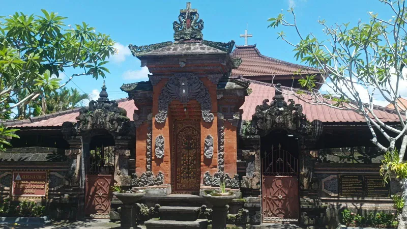 Gereja Katolik Tritunggal Mahakudus Gereja Katolik Tritunggal Mahakudus Paroki Tuka Tampak Depan