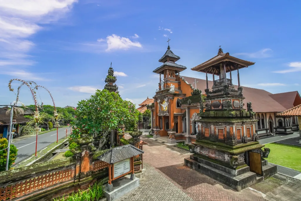 Gereja Paroki Roh Kudus Babakan Gereja Paroki Roh Kudus Babakan Tampak Samping