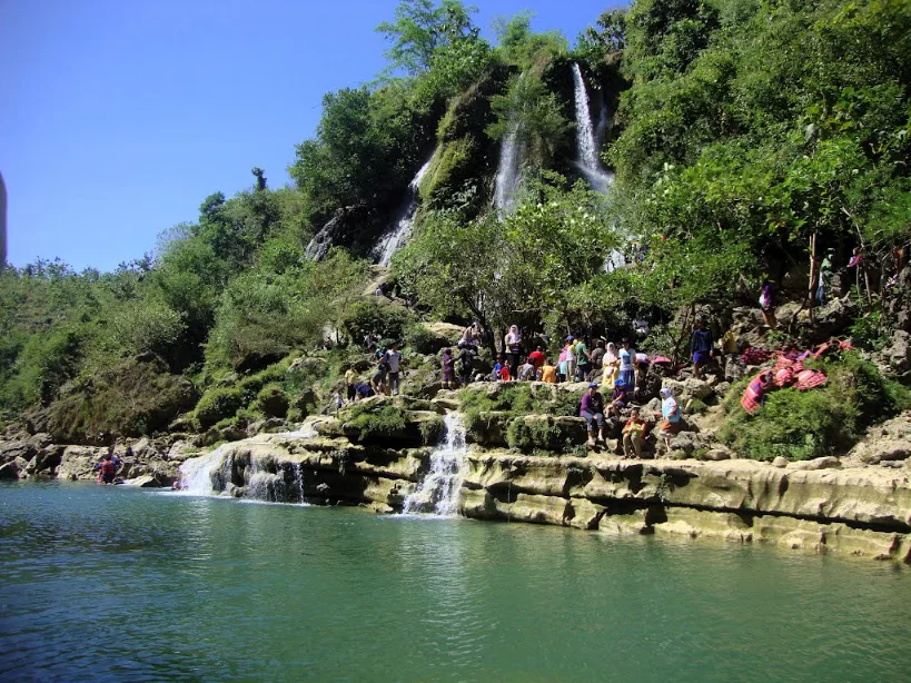 air terjun sri gethuk yogyakarta air terjun sri gethuk dengan sungai mengalir yogyakarta