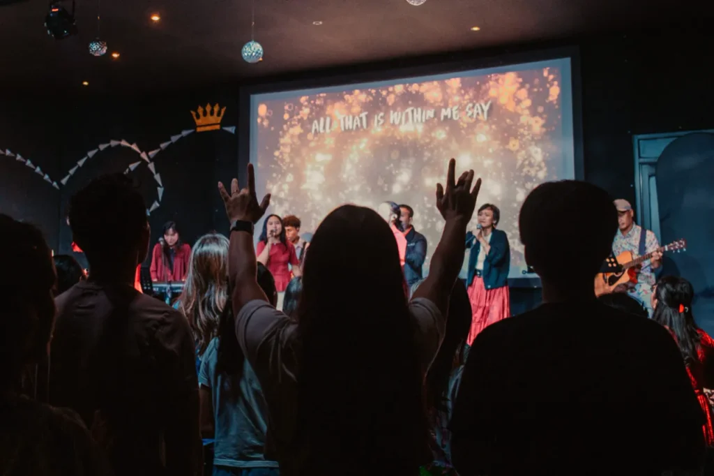 C3 The Bukit Jemaat sedang beribadah di gereja C3 The Bukit Ungasan