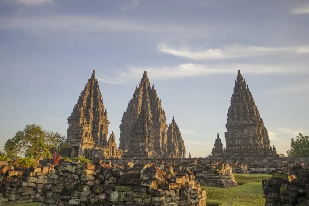 candi prambanan candi prambanan tampak depan