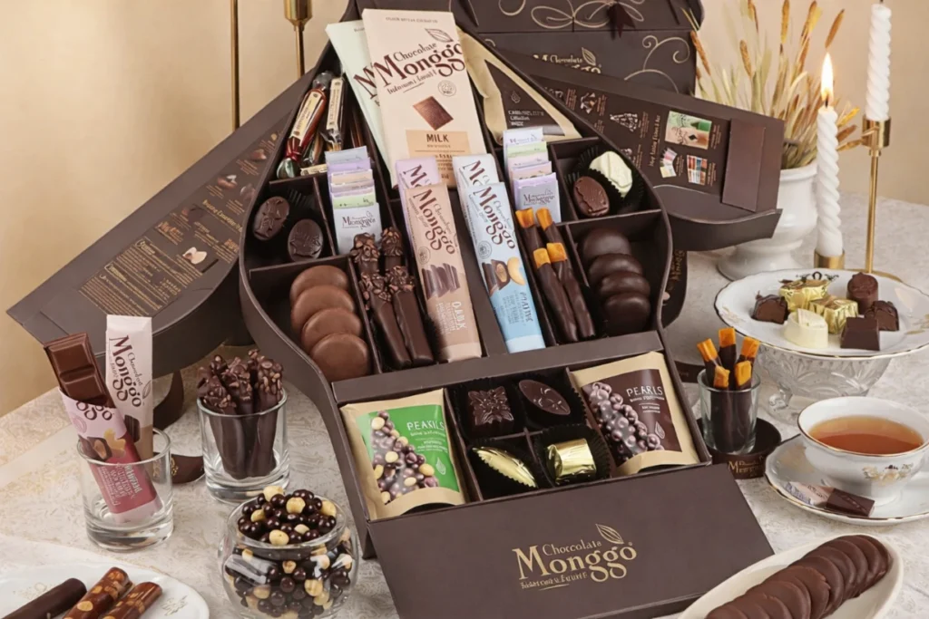 Cokelat Monggo Souvenir beberapa cokelat monggo di dalam box souvenir