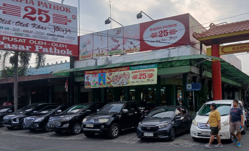 tempat oleh-oleh bakpia pathok 25