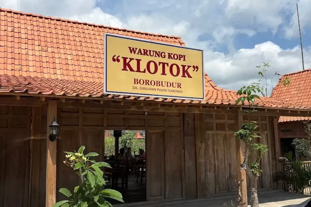 Kopi Klotok warung kopi klotok borobudur tampak depan