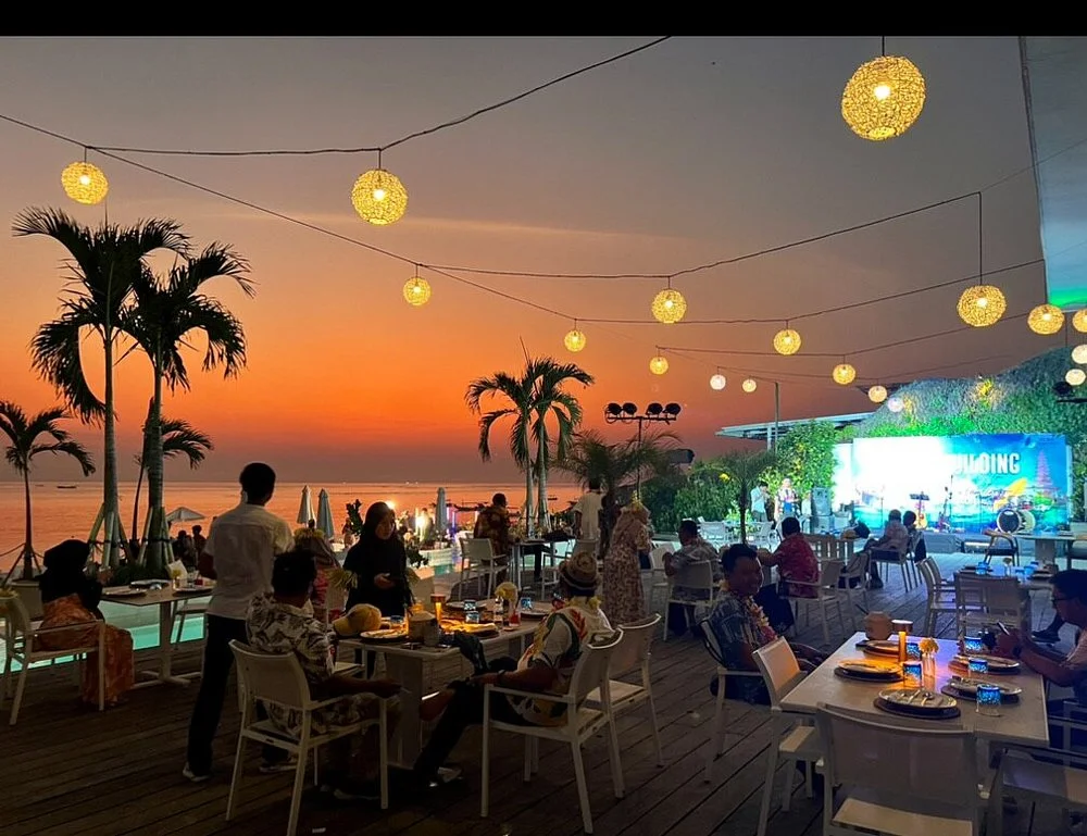 Makan Seafood Dekat Pantai Kelan Pesta Sunset di restoran dekat pantai kelan