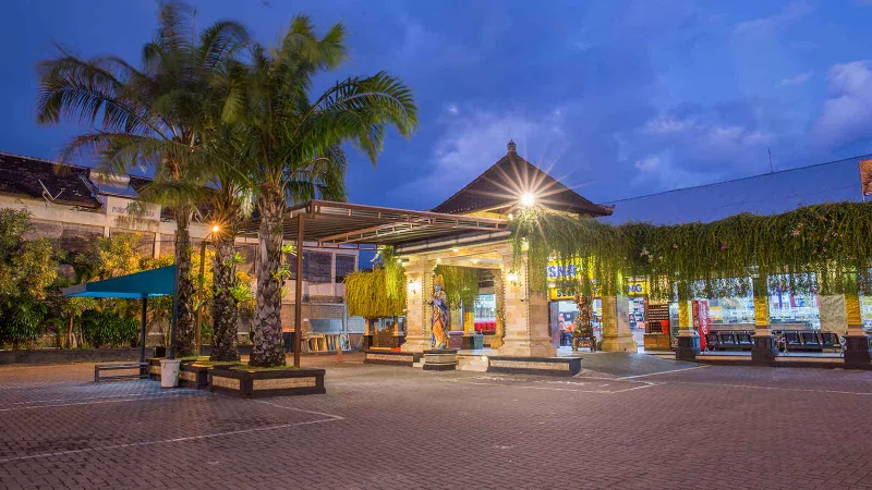 Tampak Depan Toko Oleh-Oleh Krisna Tuban Bali Tampak Depan Toko Oleh-Oleh Krisna Tuban Bali