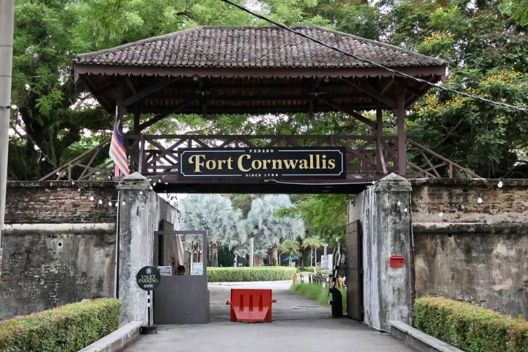 gerbang masuk fort cornwallis