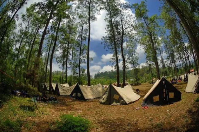tempat camping di area outbound coban rondo suasana saat siang