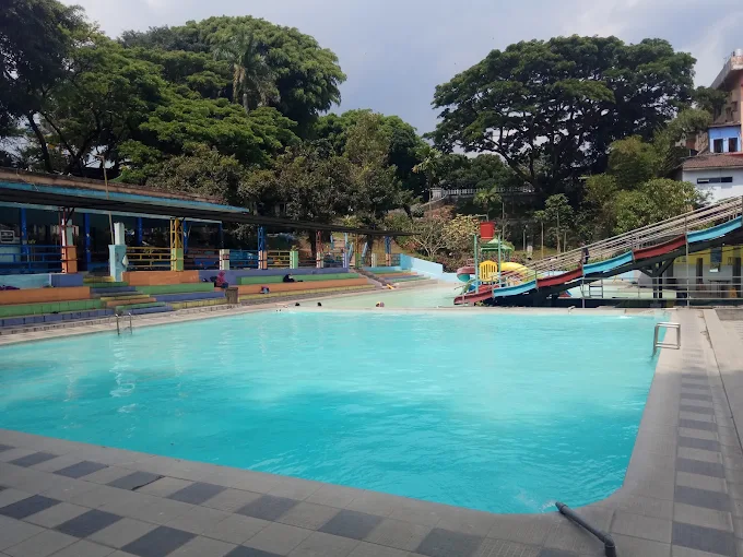 brawijaya edupark tampak dalam kolam renang