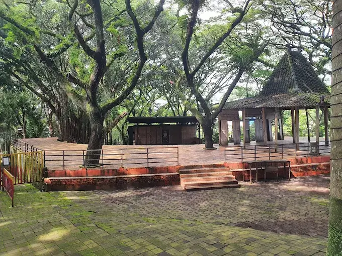 brawijaya edupark suasana dalam taman
