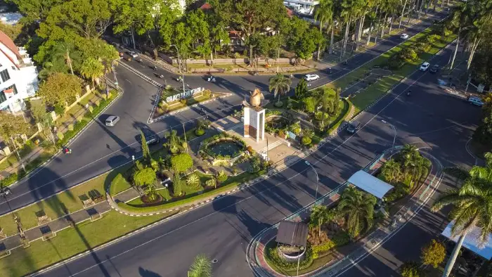 idjen boulevard malang tampak atas drone di pagi hari