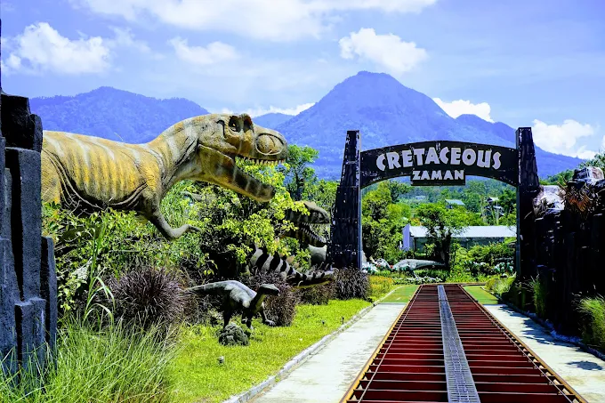 menjelajahi zaman dinosaurus di jatimpark 3