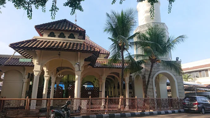 masjid malioboro DPRD tampak depan saat siang hari