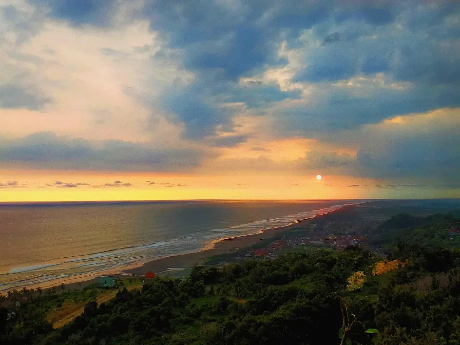 gambar pesisir pantai parangtritis dari atas drone
