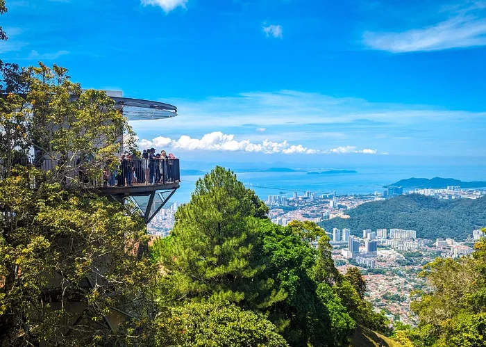pemandangan dari atas bukit penang atau penang hill