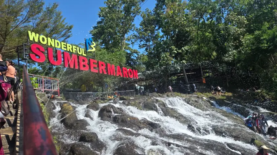 sumber maron pemandangan air terjun kecil