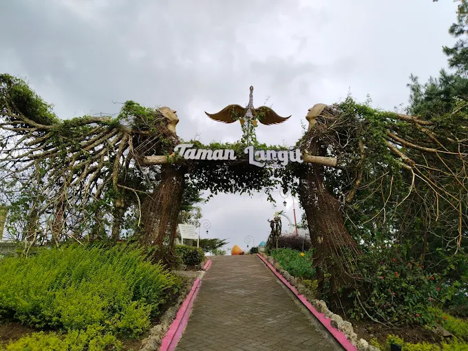 taman langit gunung banyak batu malang pintu masuk