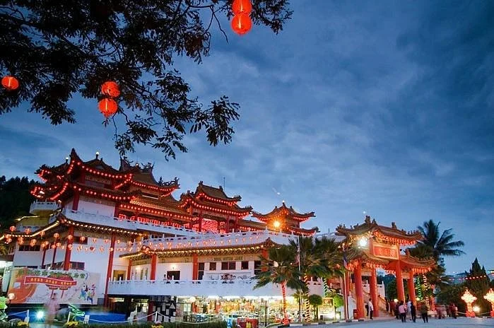 Thean Hou Temple saat malam hari