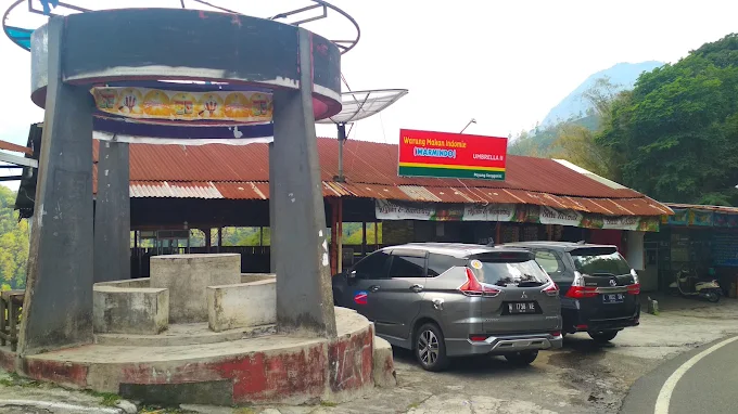 warmindo di pinggir jalan wisata payung batu malang