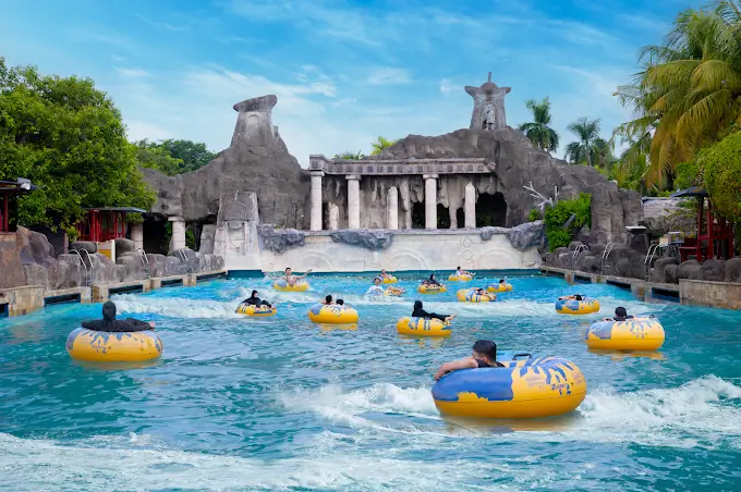 kolam renang arus di atlantis ancol