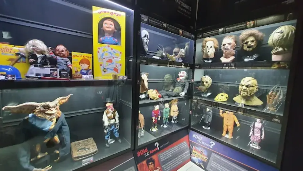 mueum block buster di surabaya. cocok untuk anak yang suka figure