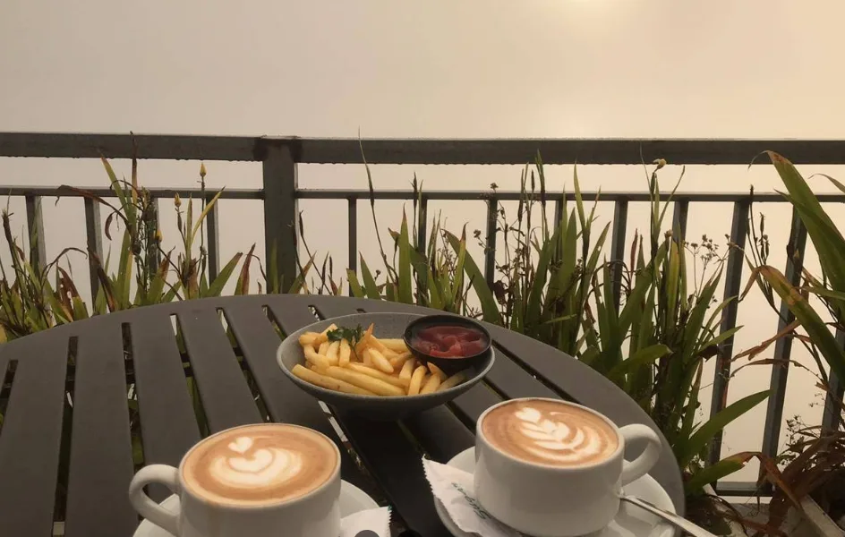 Surga Kafe Estetik di Atas Awan - Penelokan