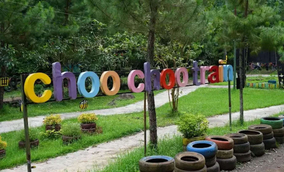 dago dreampark, ada wahana choo choo train yang berwarna warni