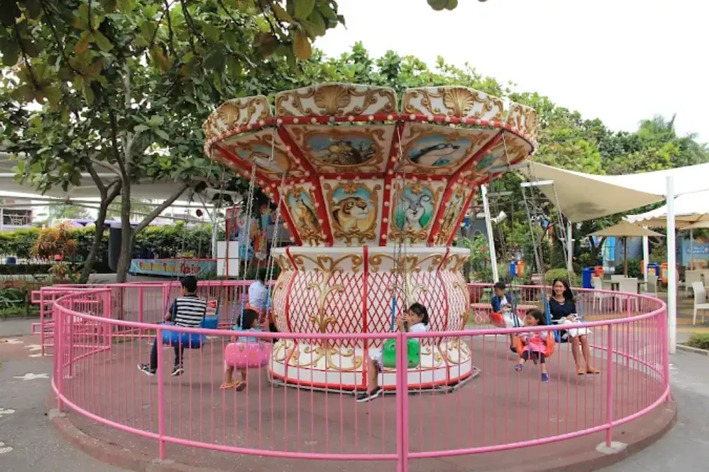 kids fun park, anak-anak sedang bermain wahana