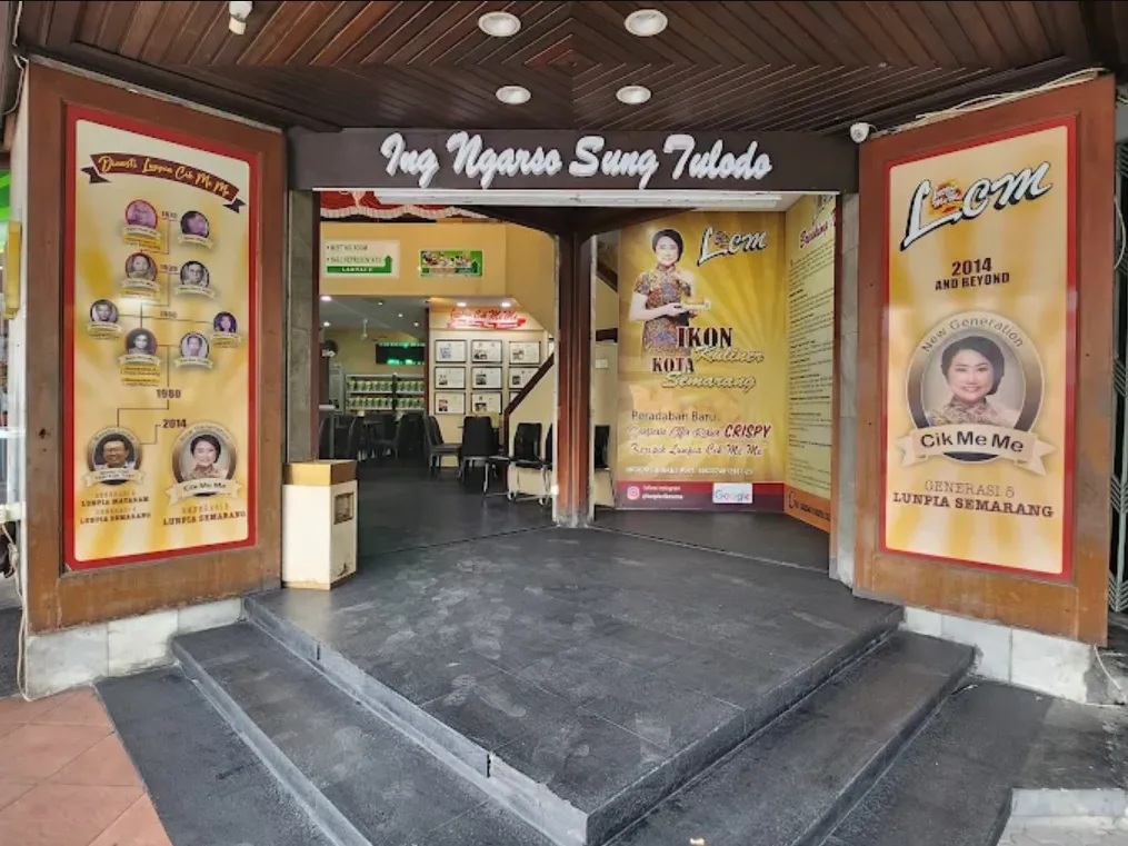 foto Lunpia Cik Me Me Lunpia Goreng Legendaris yang Selalu Ramai