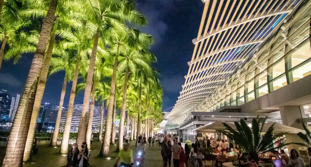 Gowes Santai dan Jalan Kaki Sepanjang Marina Bay Waterfront Promenade