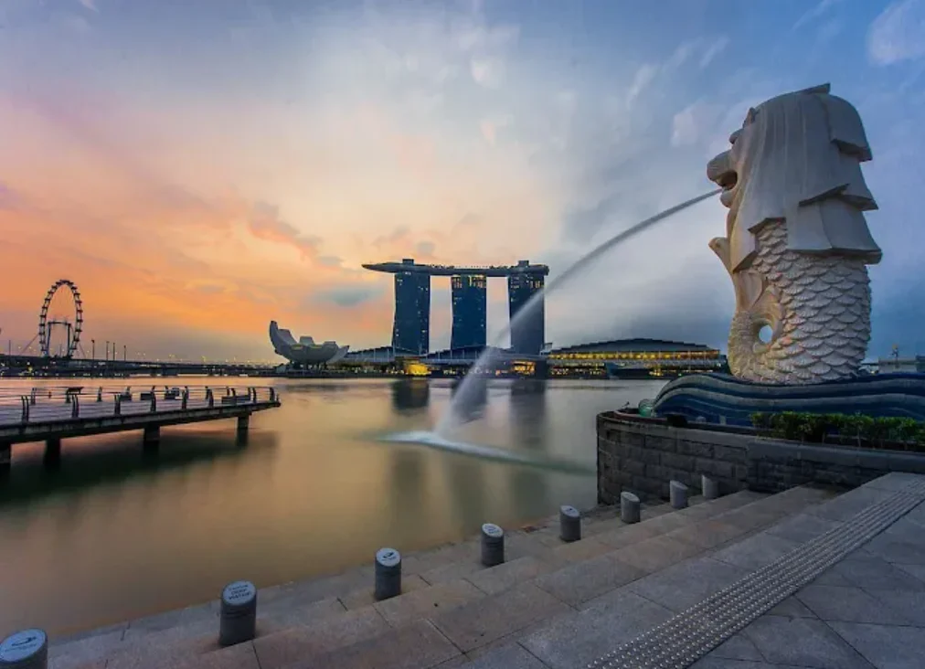 Foto Bareng Maskot Negara di Merlion Park