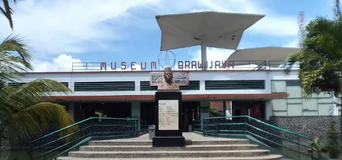 museum brawijaya malang tampak depan di siang hari