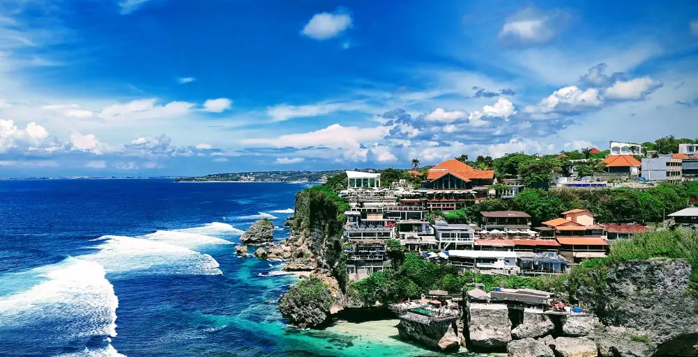 pantai uluwatu bali