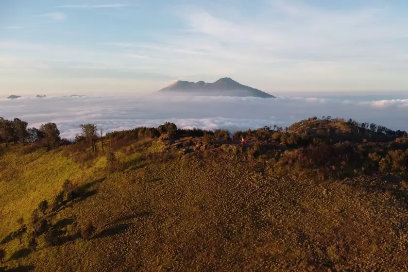 pemandangan dari atas gunung buthak malang