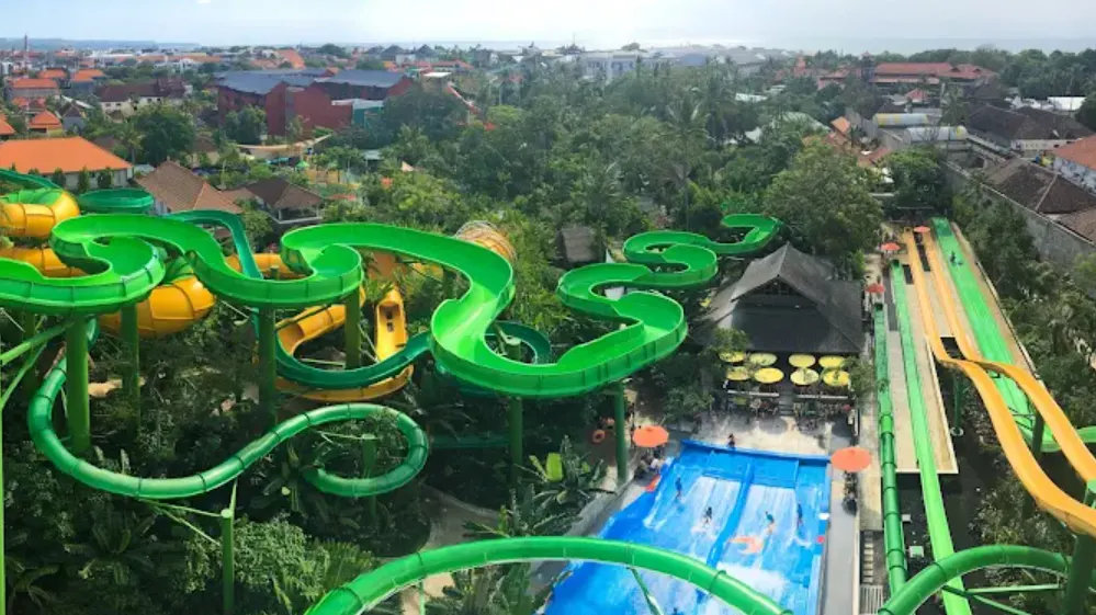 suasana waterbom bali dari atas.