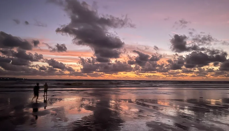 sunset di pantai seminyak