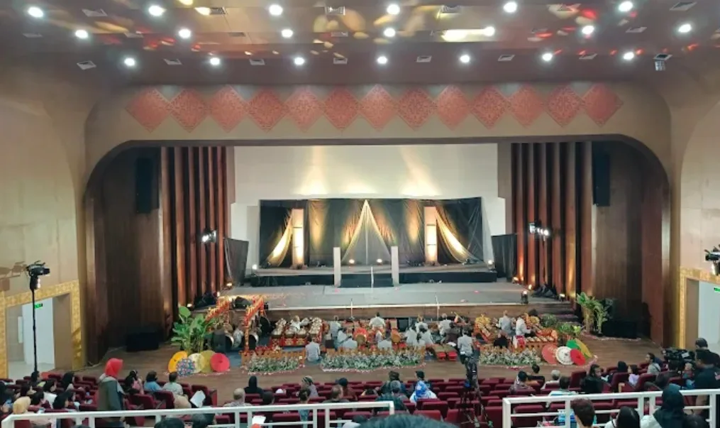 tampak dalam Taman Budaya Raden Saleh. tampak pagelaran seni musik budaya