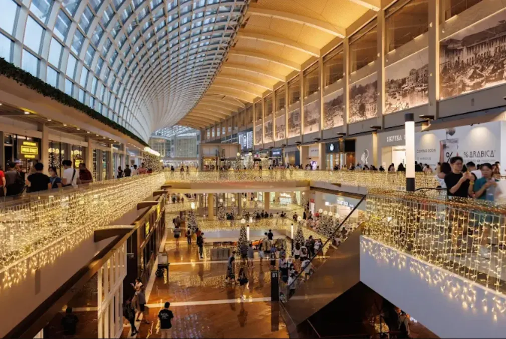 Menikmati Kemewahan dan Belanja di The Shoppes at Marina Bay Sands