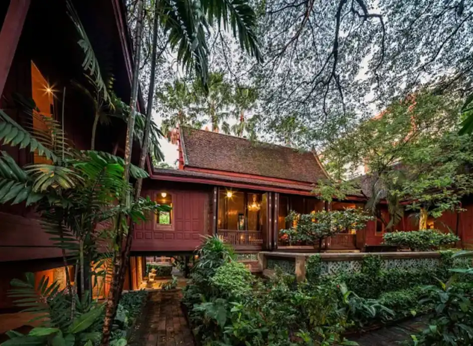 Jim Thompson House Museum di thailand yang asri dengan bangunan dari kayu jati