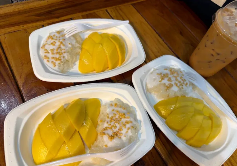 Khao Niew Mamuang (Mango Sticky Rice)