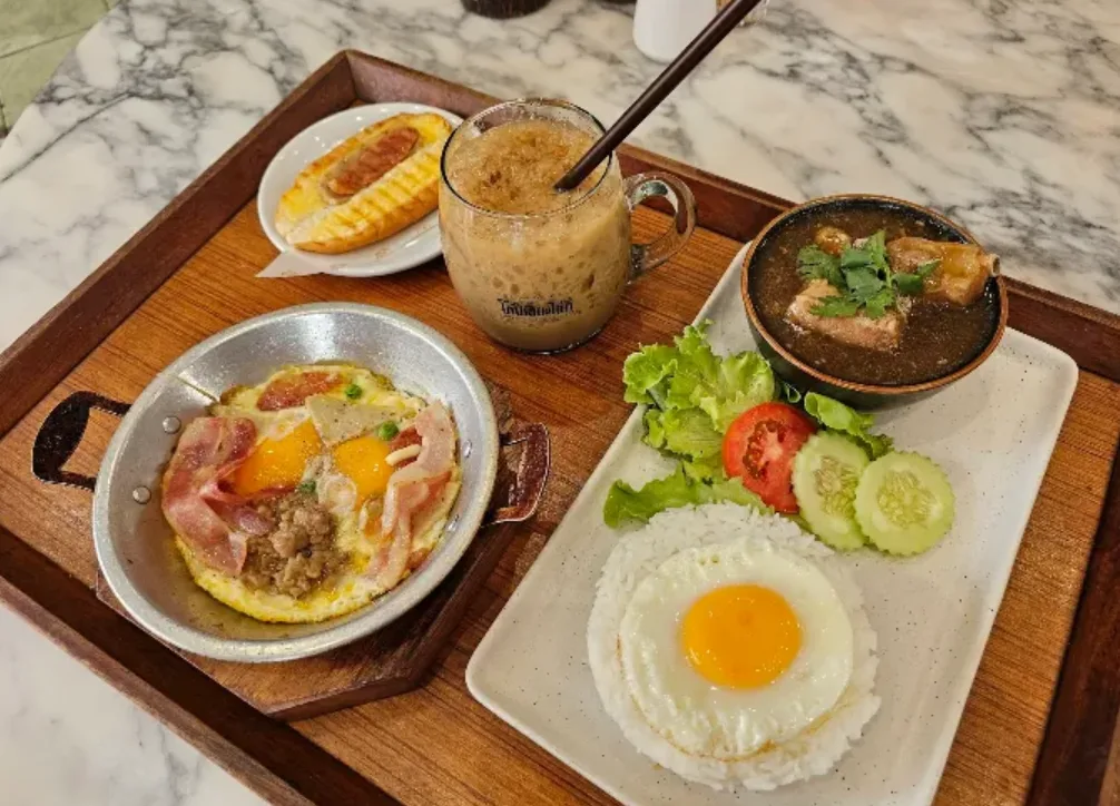 Go-Ang Pratunam Chicken Rice sarapan khas kopitiam di thailand