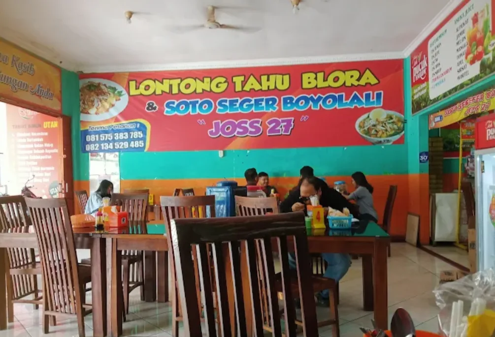 foto bagian dalam warung Lontong Tahu Blora Mas Aris Kota Lama