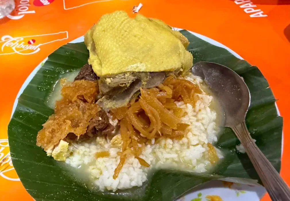 foto seporsi nasi ayam semarang