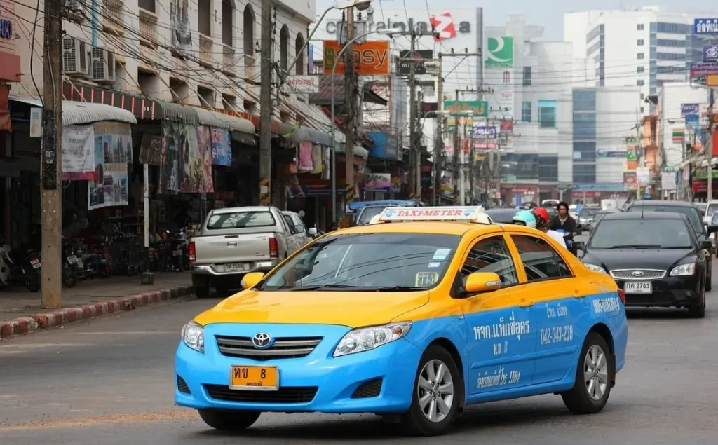 taxi online dan konvensional transportasi umum di thailand