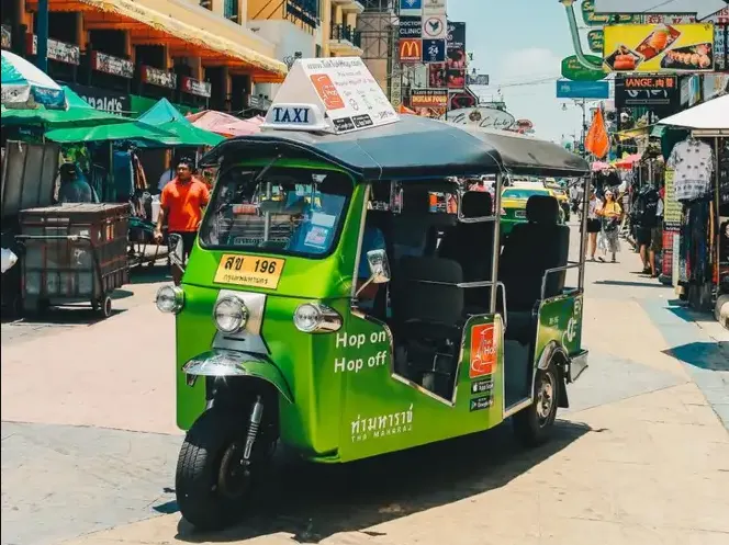 tuk-tuk transportasi umum di thailand